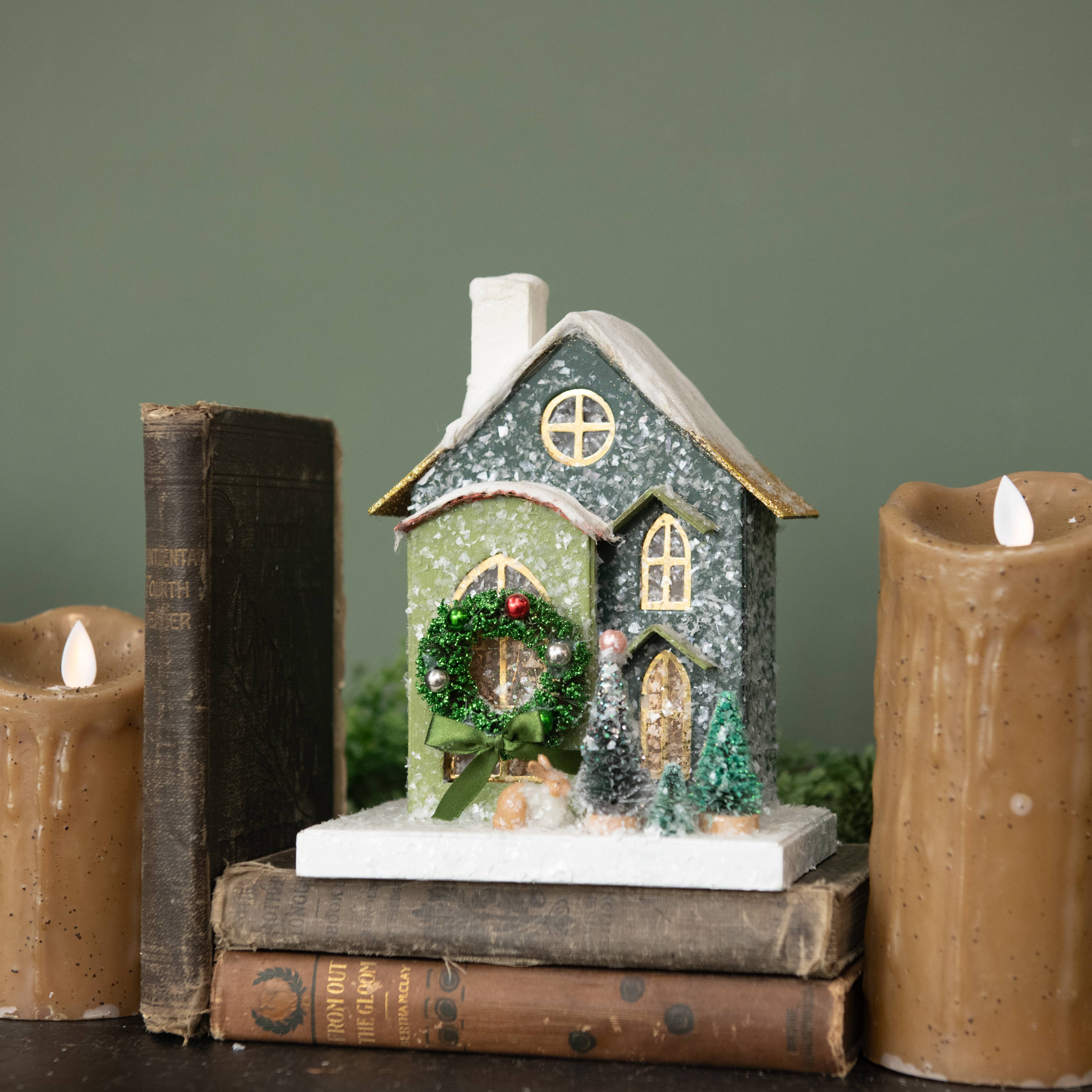7.25" SNOWY GREEN HOUSE
