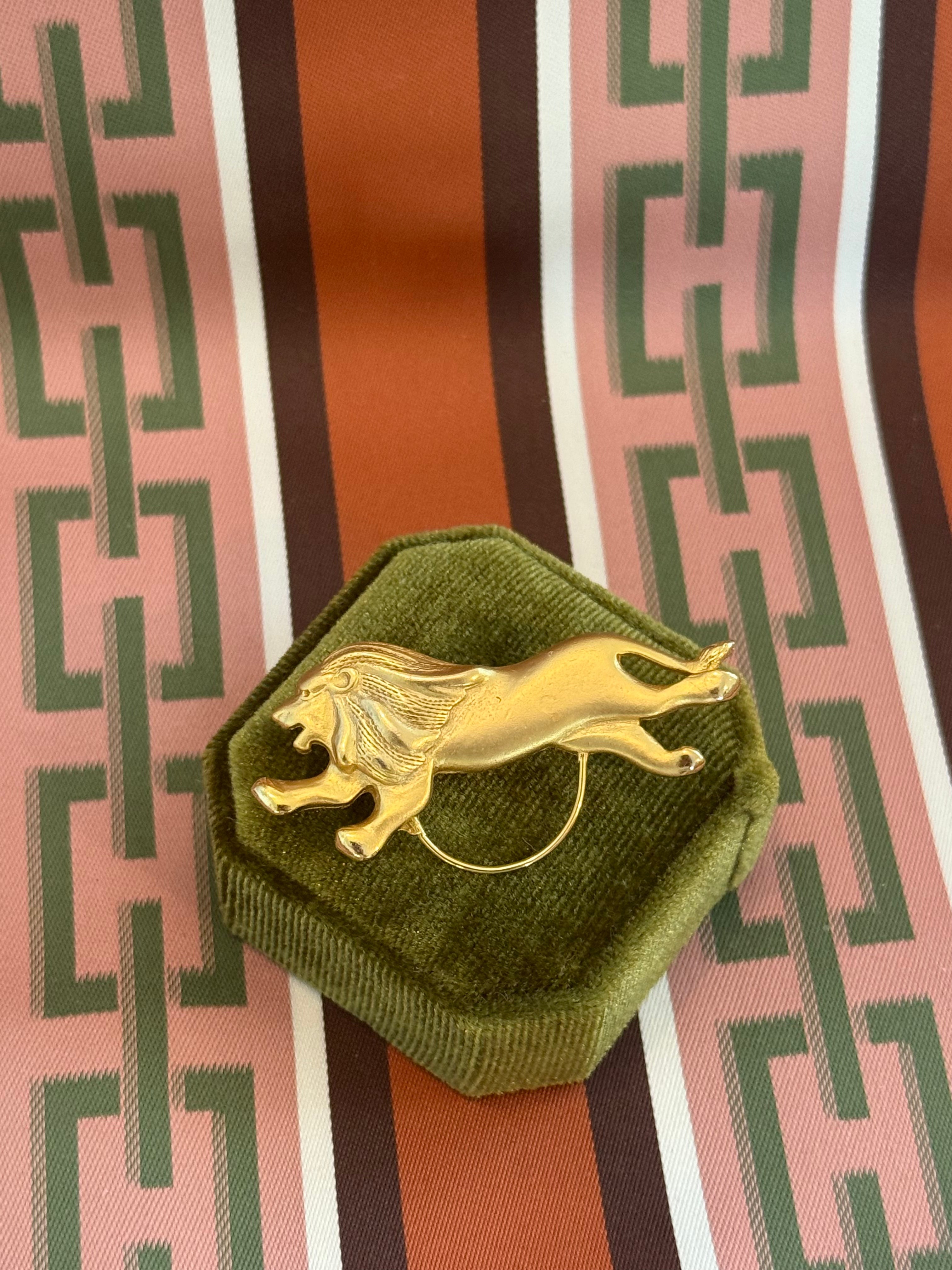 Vintage Gold Lion Brooch Pin with Glasses Holder